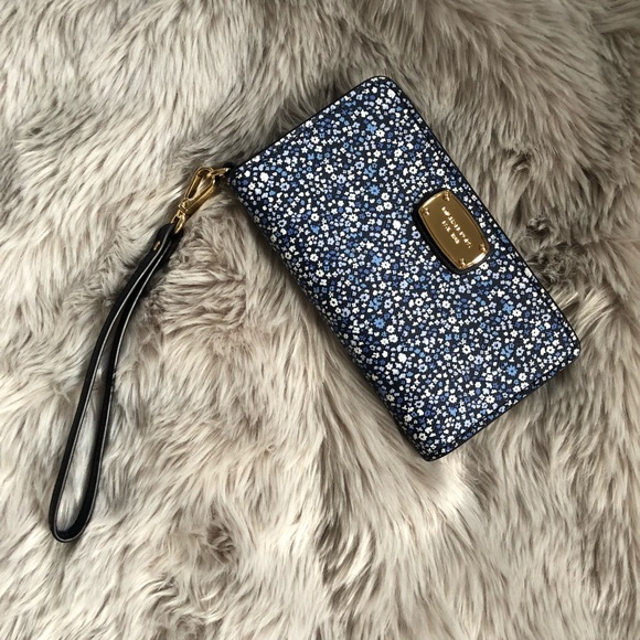 Michael Kors Handbags - 🔻MK blue floral wristlet 🔺